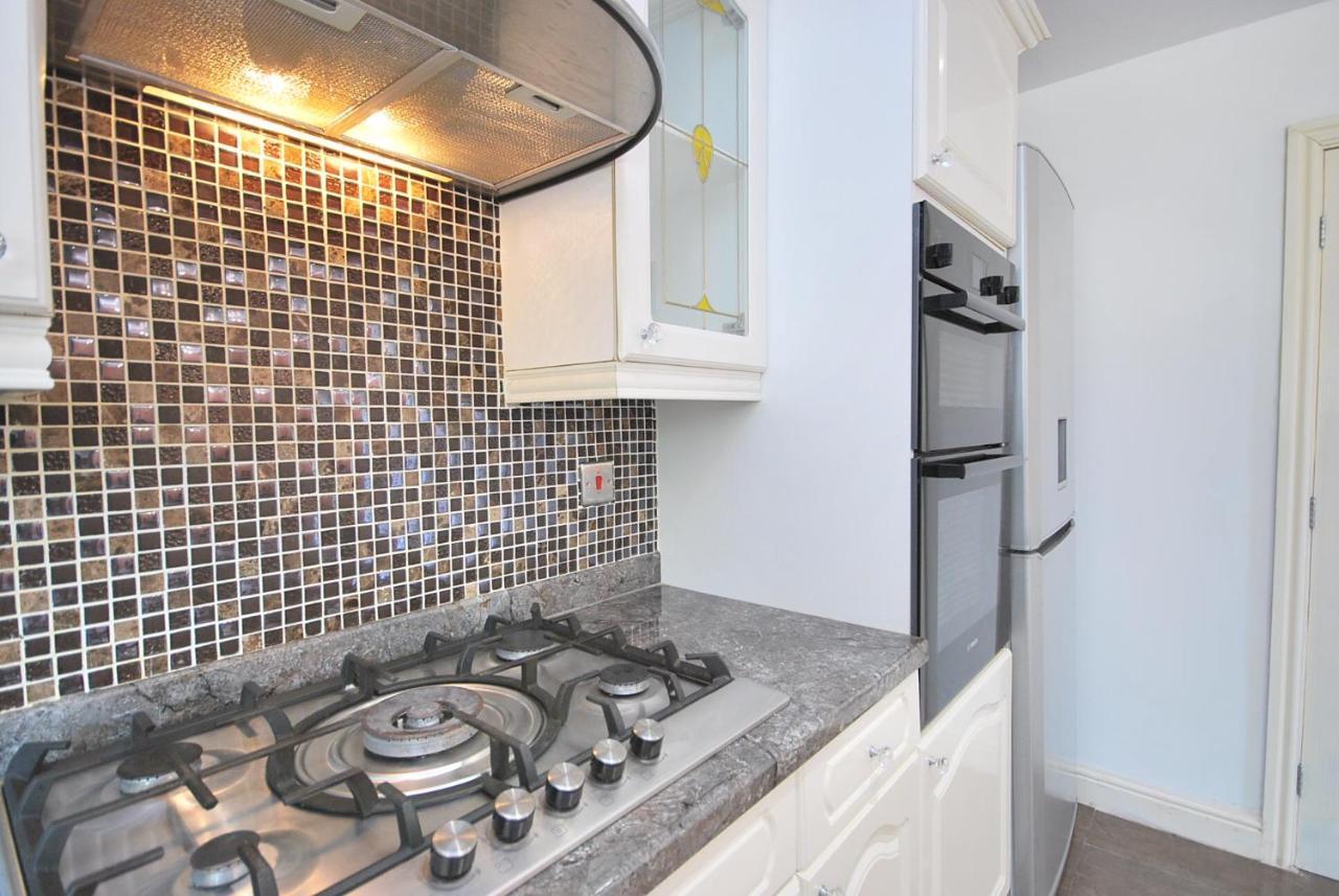 Entire And Exclusive Four Bed Detached Villa Lostock Ngoại thất bức ảnh