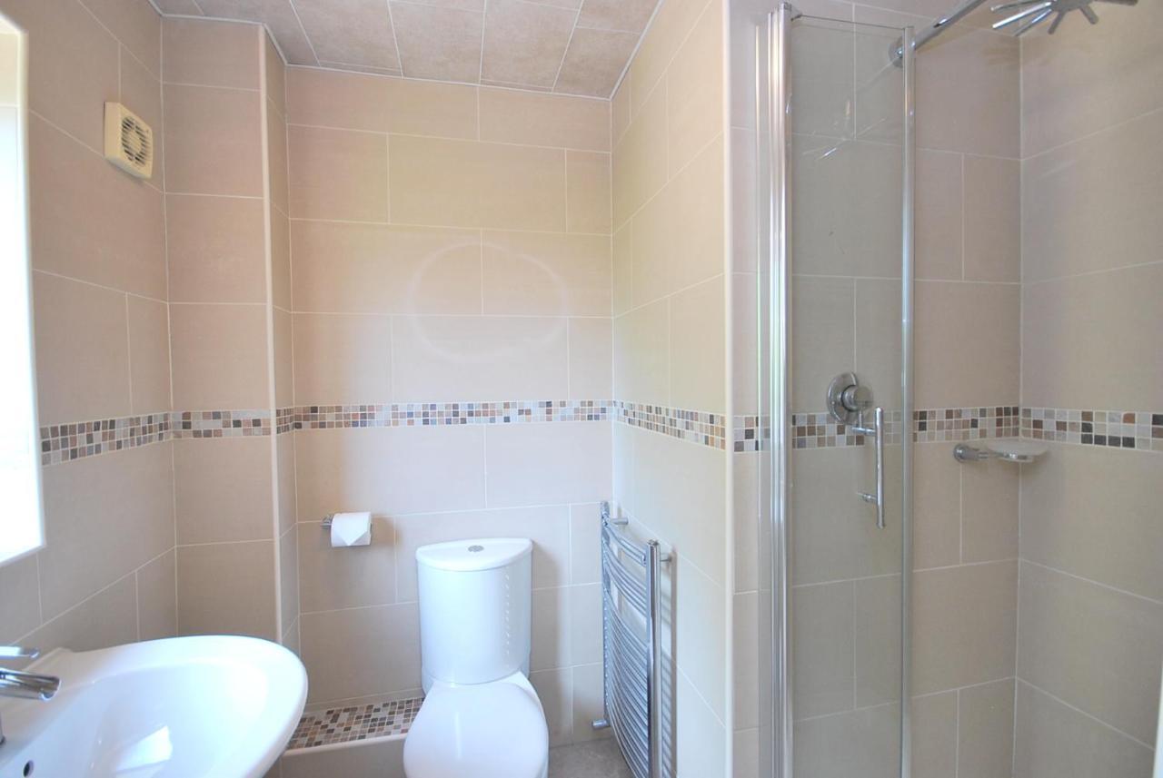 Entire And Exclusive Four Bed Detached Villa Lostock Ngoại thất bức ảnh